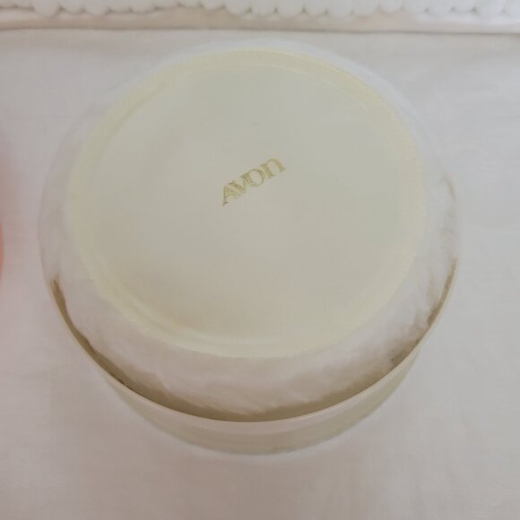 Avon Pearls & Lace Ultra Perfumed Beauty Dust powder vintage round container - Picture 2 of 6